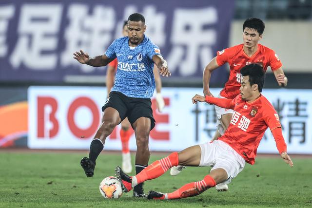 哈特20+19+10尼克斯大胜76人 步行者力克雷霆